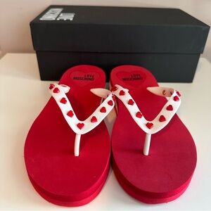 Moschino LOVE HEARTS EMBOSSED FLIP-FLOP Size EU37/US 7 NIB